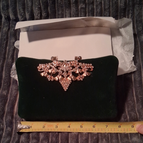 🐎NEW! Green Velvet Clutch Gold Accents - Picture 4 of 7